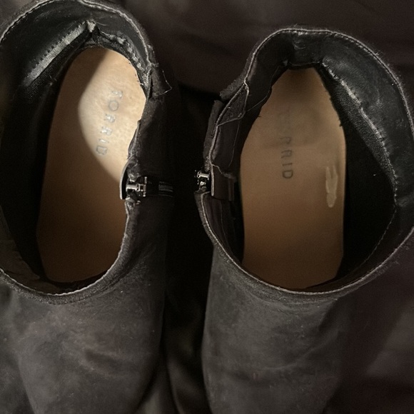 Worn wide black booties - Picture 6 of 7